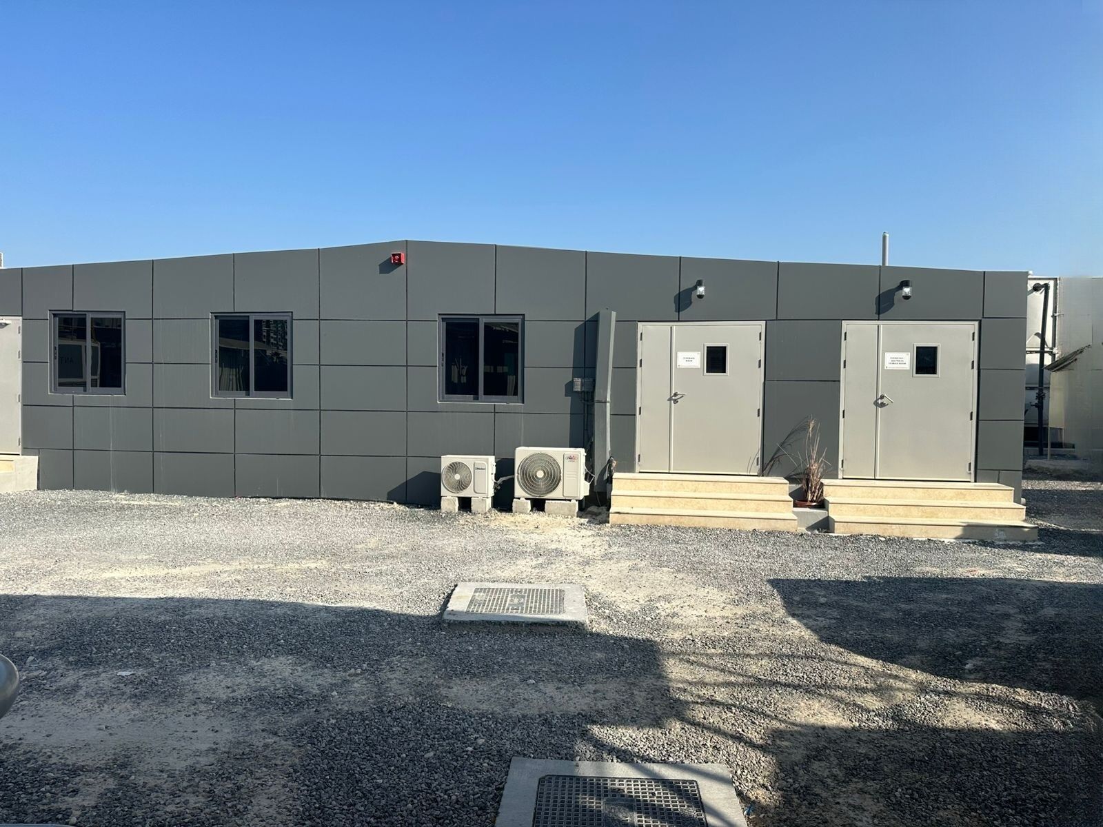 Block of joined modular offices